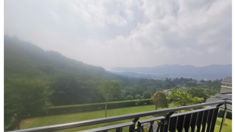 テラスから見る山