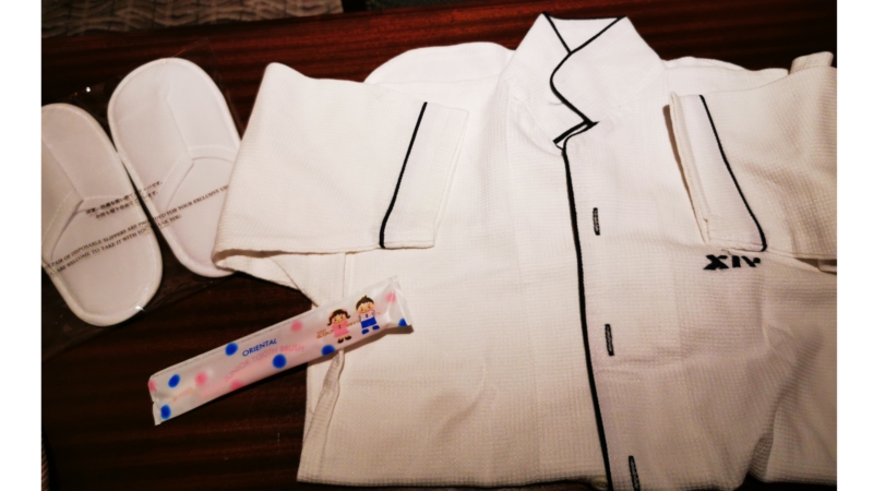 エクシブの子ども用パジャマ、歯ブラシ、スリッパ