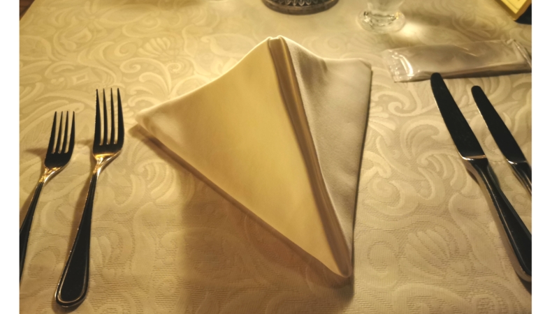 レストランのナプキン・ナイフ・フォーク
