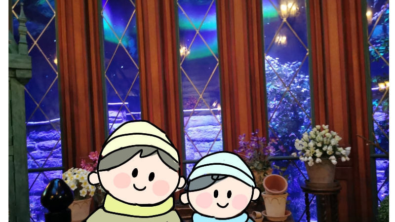 アナと雪の女王のアトラクションに並ぶ子どもたち