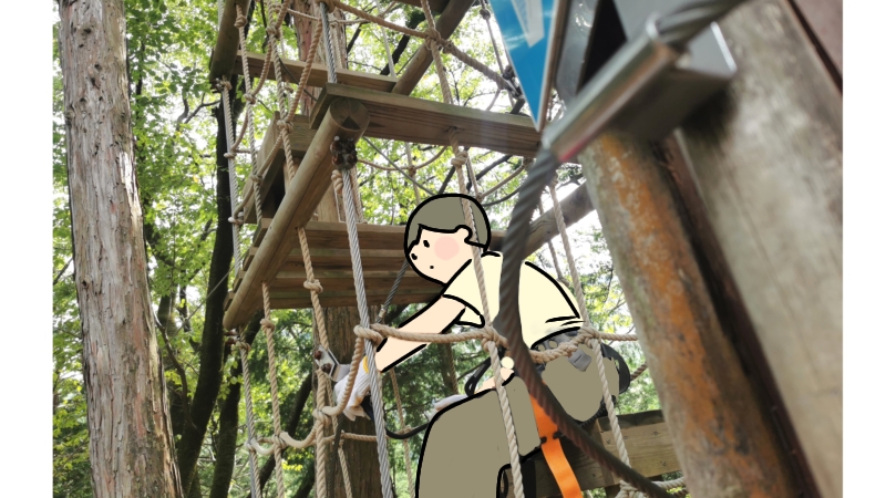 ロープを上る男の子