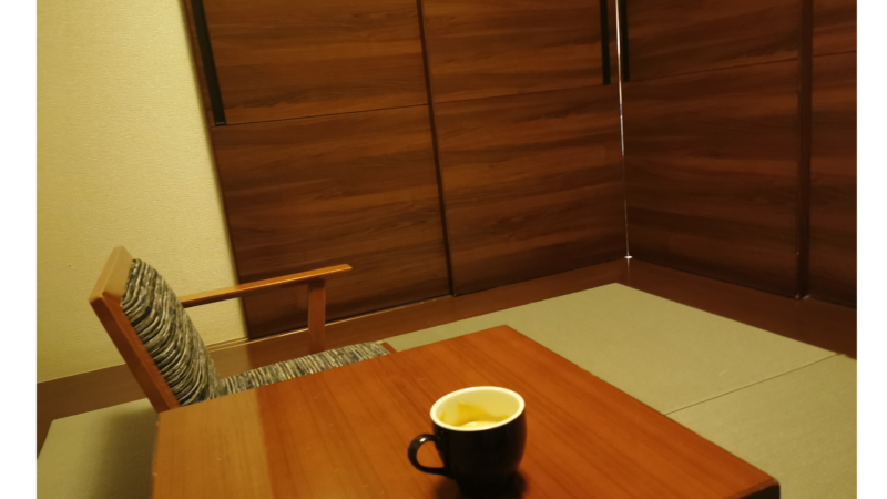 和室にマグカップ