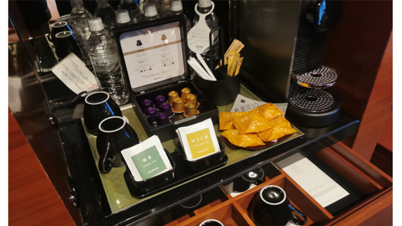 お茶コーナー。コーヒーマシンもある。