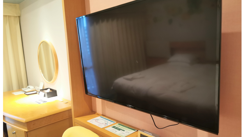 ホテルの壁掛けテレビ