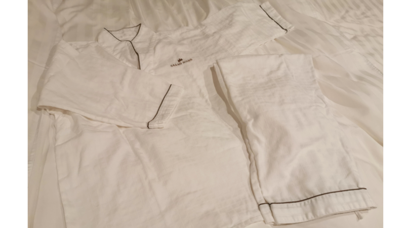 グランドニッコー東京ベイ舞浜の白いセパレートのパジャマ